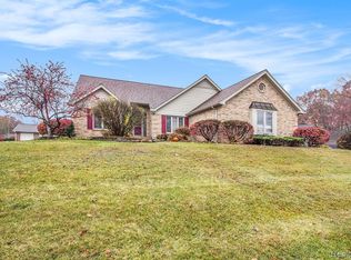 4130 Lake Stison Dr, White Lake, MI 48383