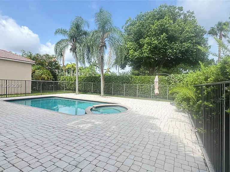 1115 Camellia Cir — Photo 14