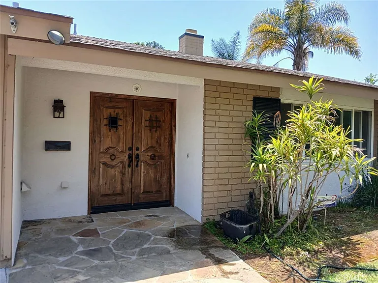 444 Redlands Ave — Photo 2