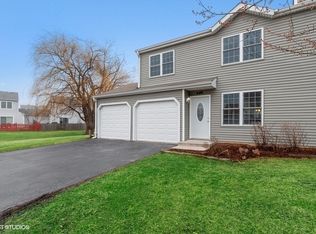446 Meadow Hill Ln, Round Lake Beach, IL
