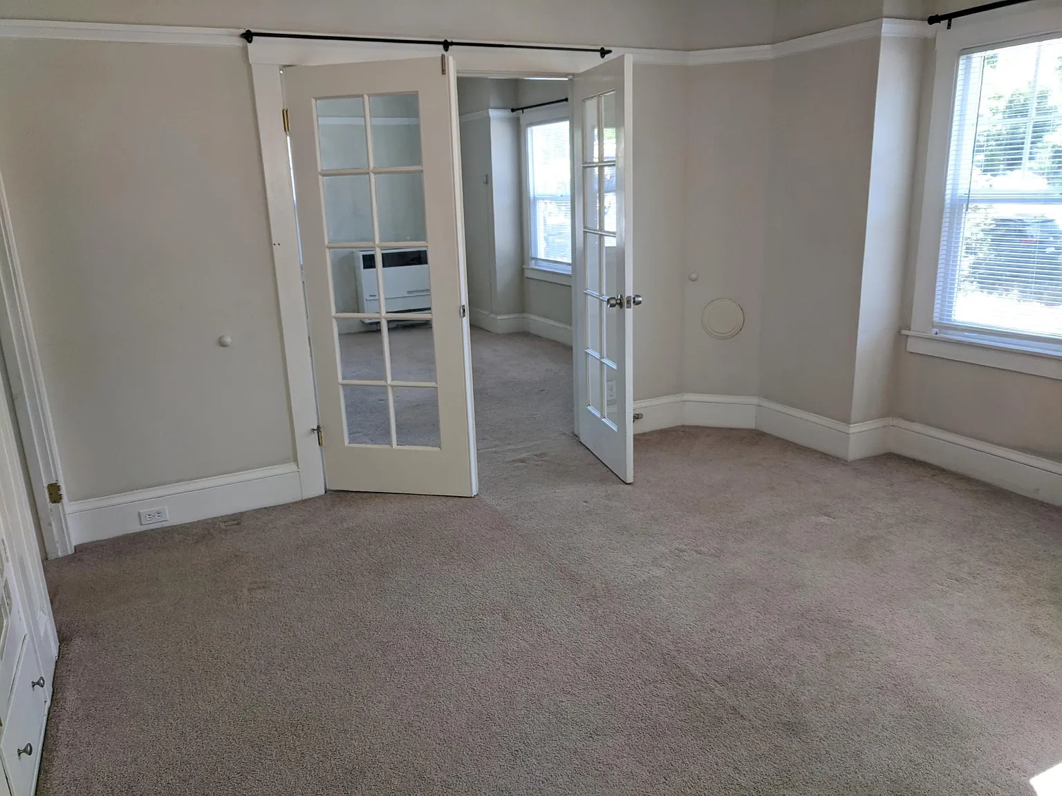 2815 Harrison St — Photo 2