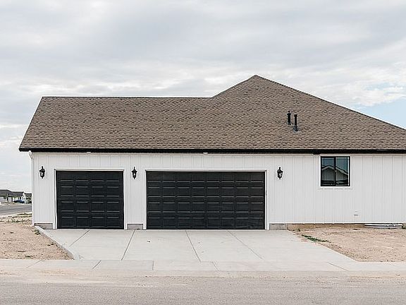2nd image of 622 Canyon Crest Dr W