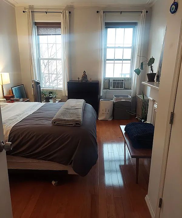 2nd image of 208 Huron St APT 4L
