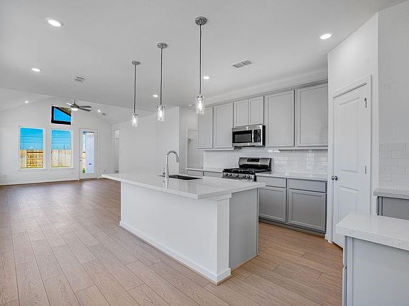 4th image of 22127 Strathfield Cir