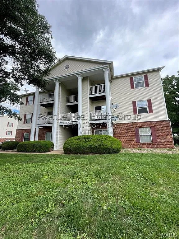 2 bed, 2.0 bath, 804 sqft, $1,300 — Photo 1