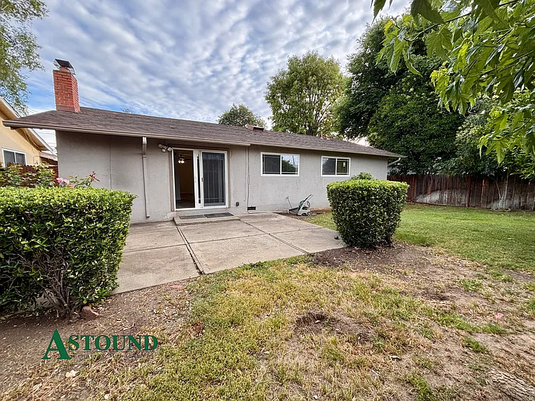 2627 Prestwick Ave — Photo 18
