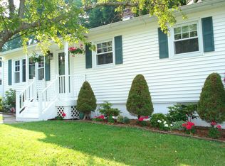 5 Stuart Dr, Danbury, CT 06811