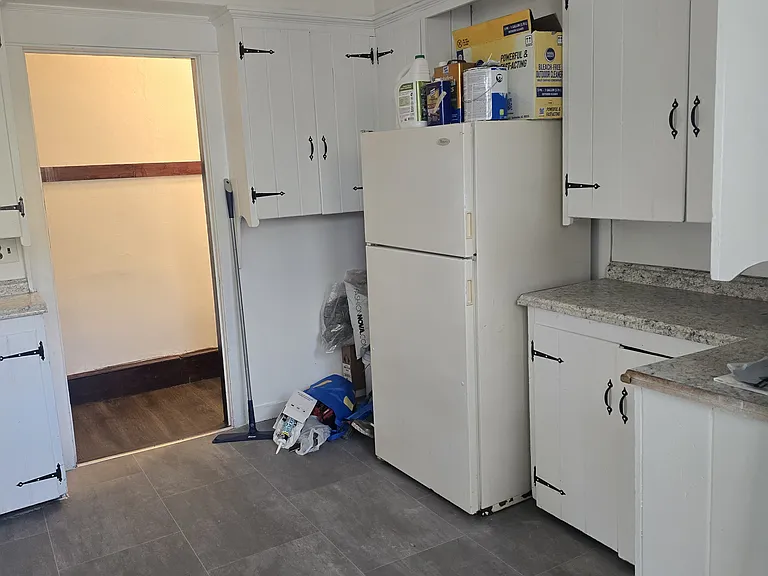 231 Thomson Ave #1 — Photo 13