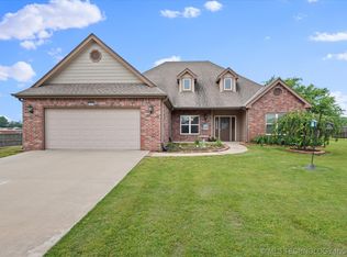 2905 Loris Ln, Bartlesville, OK 74006