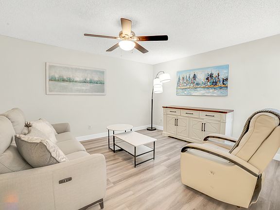 3rd image of 4615 Grand Dr #1