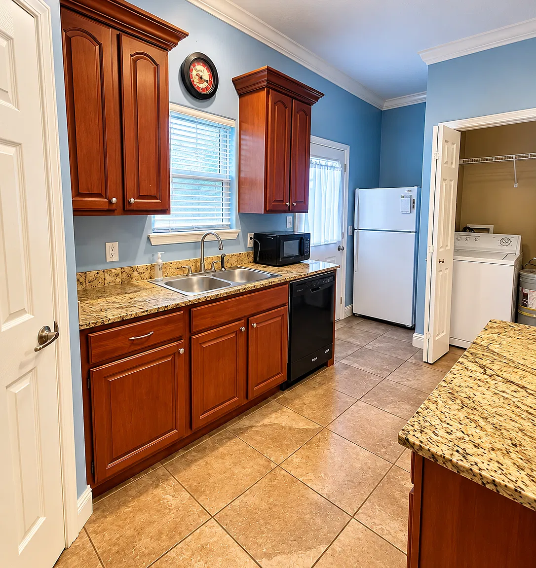 1720 Mignonette Ln — Photo 3