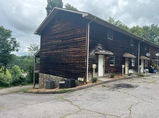 70 Summit Hill Dr APT 11, Franklin, NC 28734