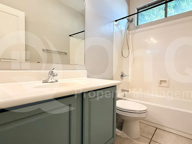 1674 E Aloe Pl — Photo 16