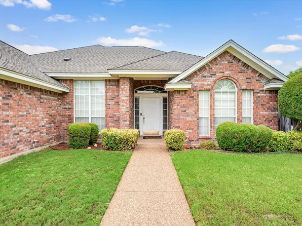 6009 Club House Dr, North Richland Hills, TX 76148