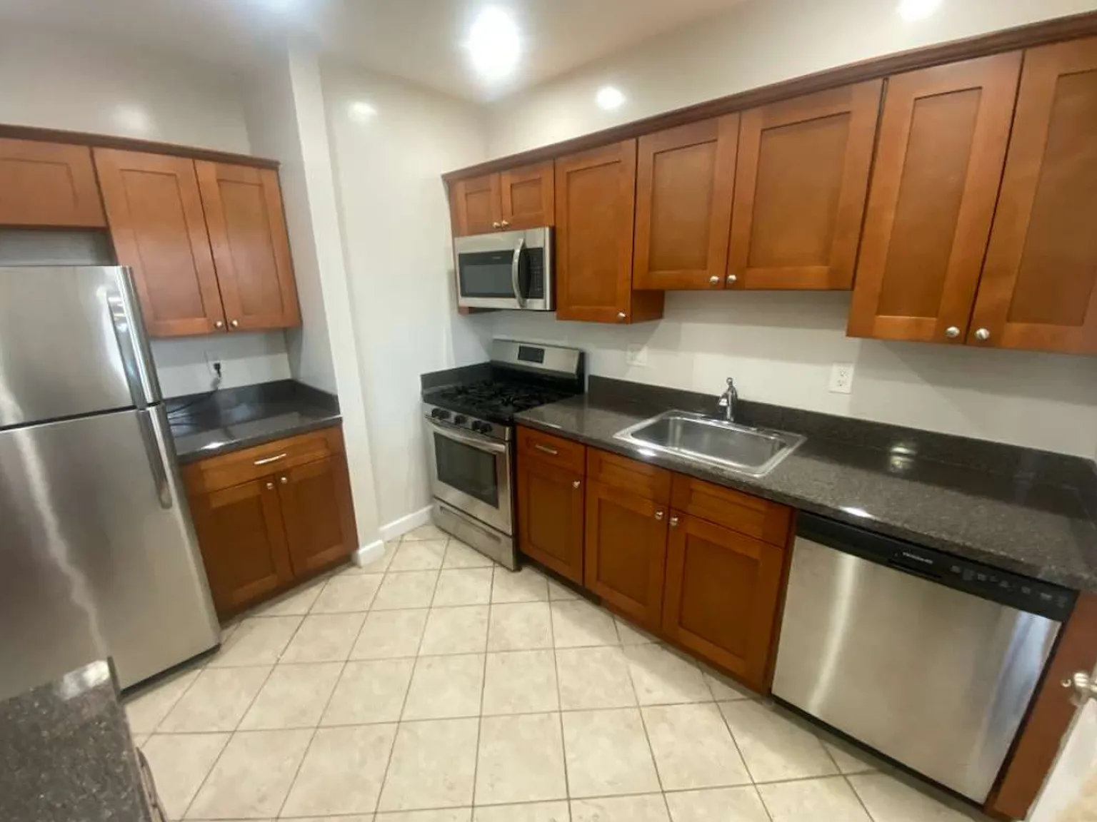 The Clarendon Apartments of West Hartford! — Photo 2