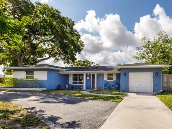 1645 Robinson Dr N, Saint Petersburg, FL 33710
