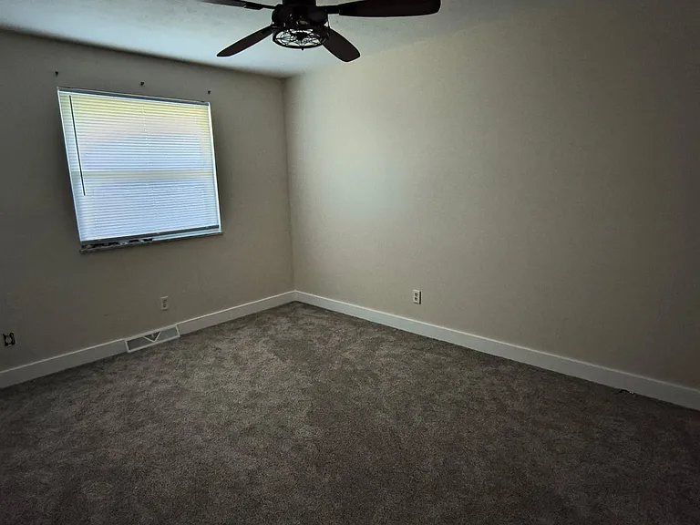 2091 & 2095 Berger Ave #2091 — Photo 8