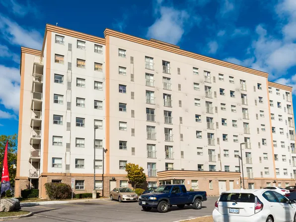 593 Strasburg Rd #305, Kitchener, ON N2E 4J1