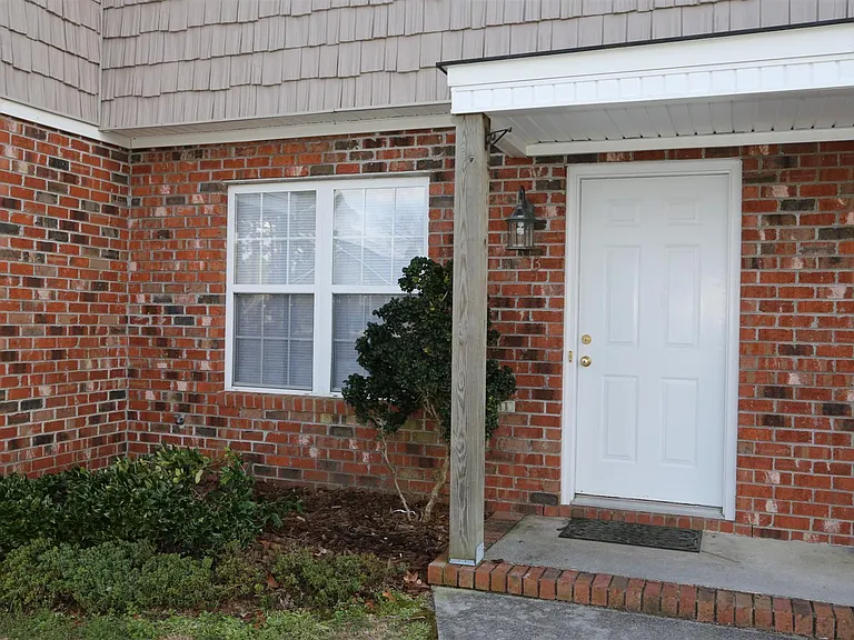 103 W Ivybridge Dr — Photo 2