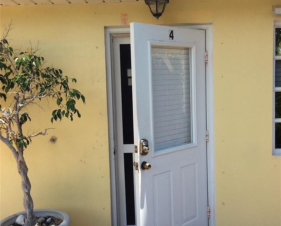 1st image of 11 Tropical Dr #4
