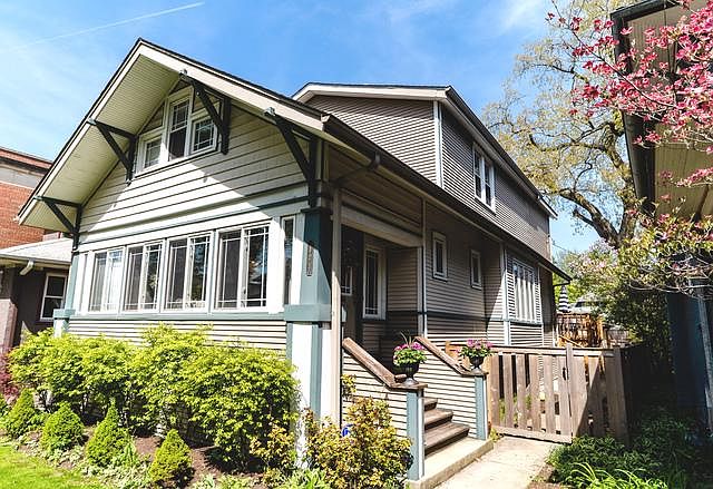 1st image of 828 Clarence Ave