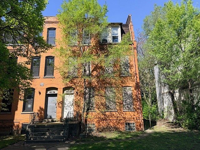 1st image of 10522 S Maryland Ave