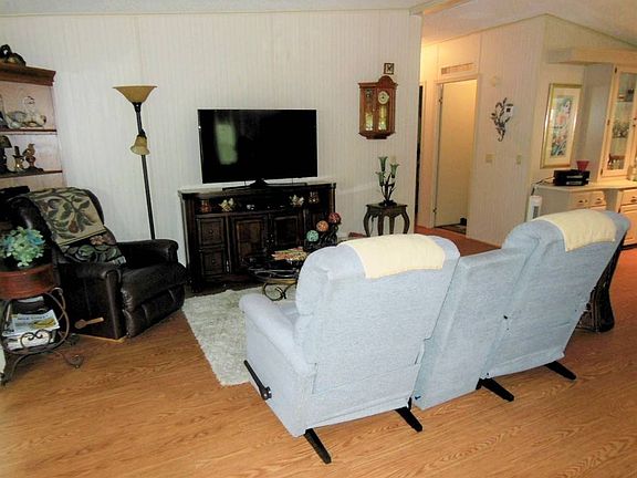 4th image of 4622 Arlington Park Dr