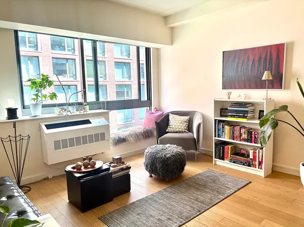 535 W 52nd St APT 7I, New York, NY 10019