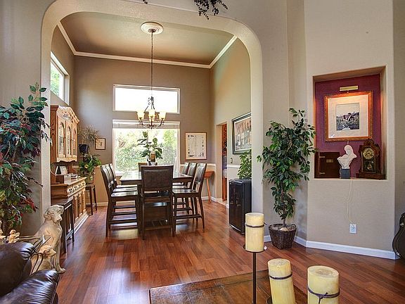 3rd image of 1562 Autumn Valley Way