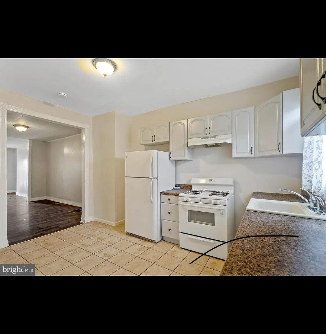 3 bed, 1200 sqft, $1,600 — Photo 1