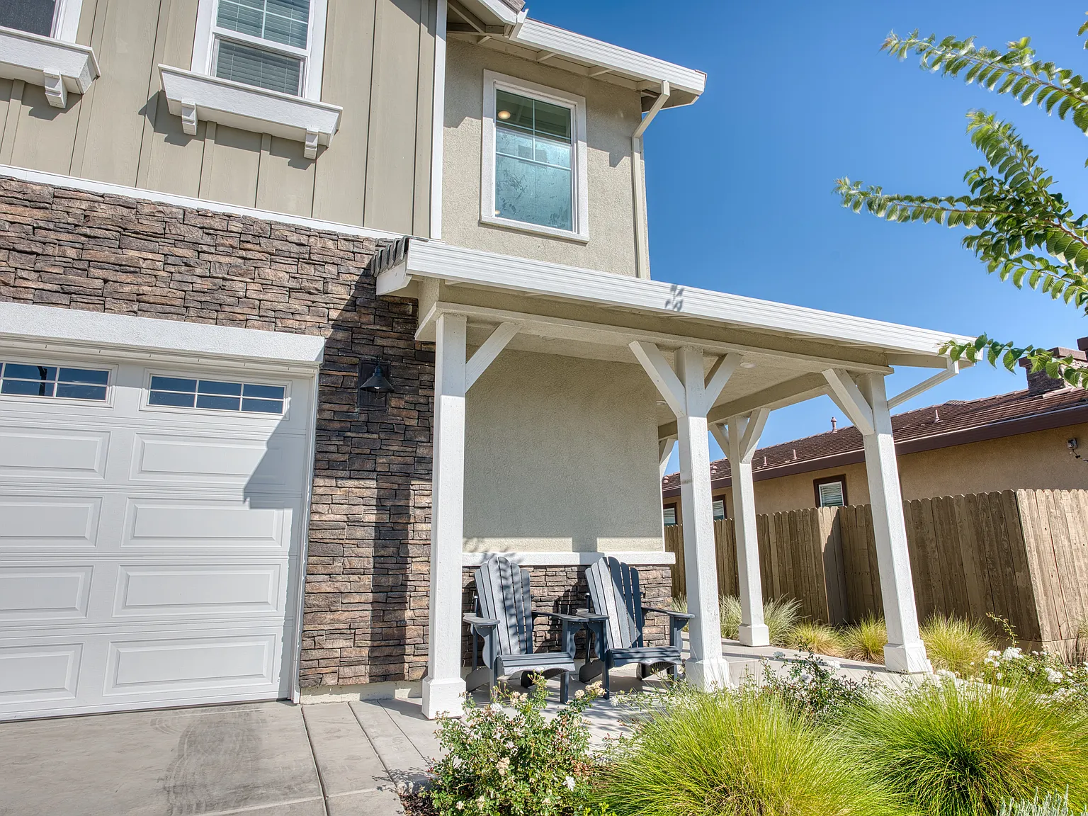 4 bed, 2.5 bath, 2353 sqft, $3,499 — Photo 2