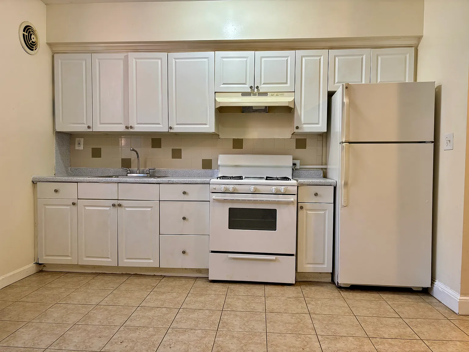2 bed, 850 sqft, $1,800 — Photo 2