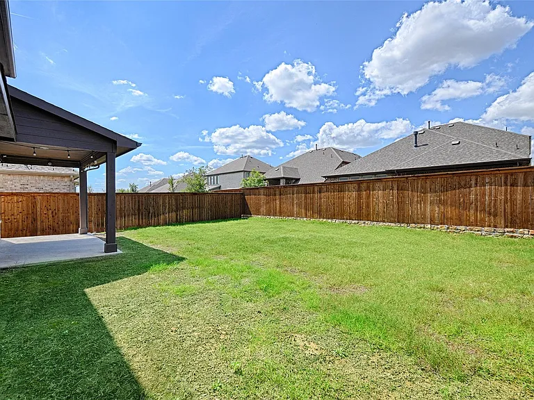 3511 Clara Dr — Photo 32
