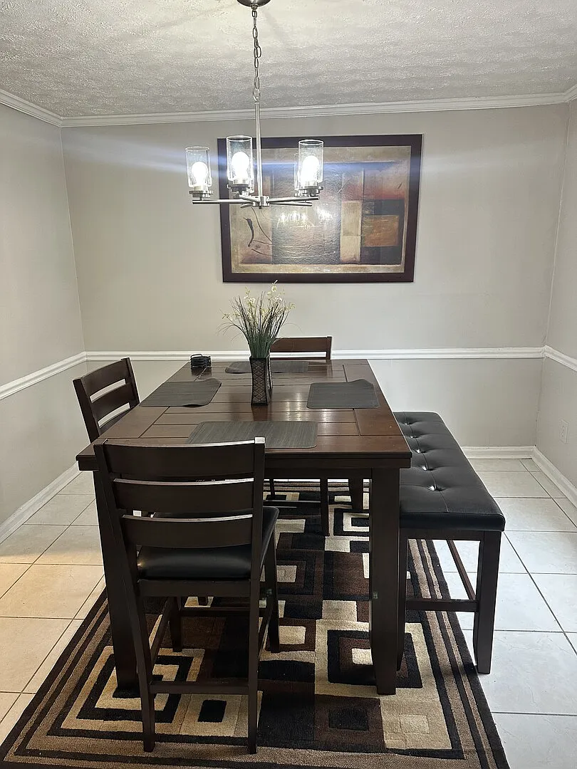 Beautiful 3 Bedroom home for short-term stay near Airport — Photo 1
