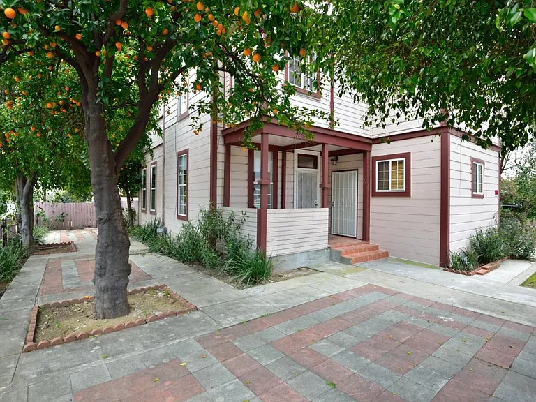 HUGE SEMI PRIVATE FRONT YARD (over 1000 SF)