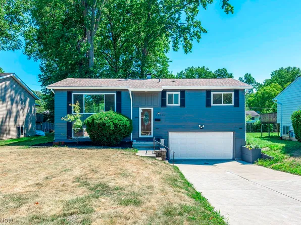 24763 Doe Dr, North Olmsted, OH 44070