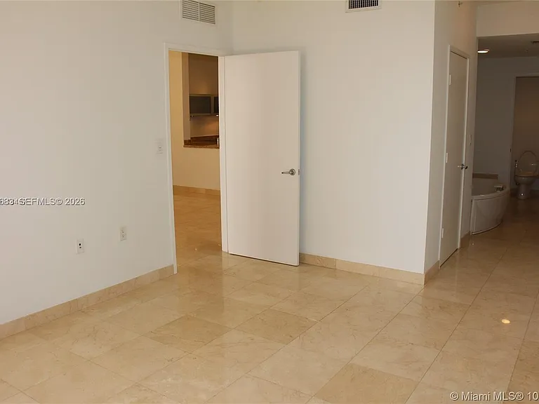 16275 Collins Ave — Photo 11