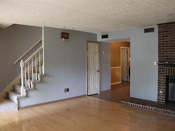 5th image of 1568A Pleasant Valley Ct