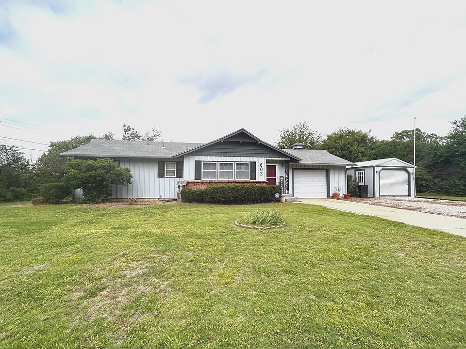 1st image of 602 N High Dr