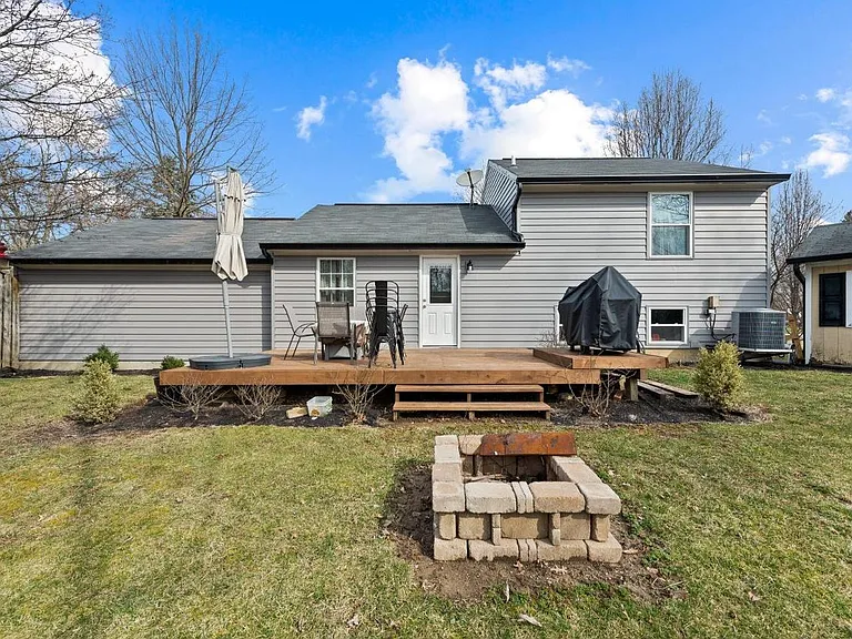 1353 Firethorne Dr — Photo 29