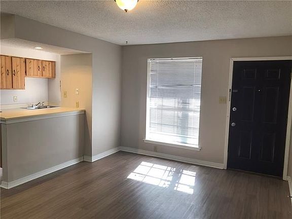3rd image of 2609 Transcontinental Dr APT C