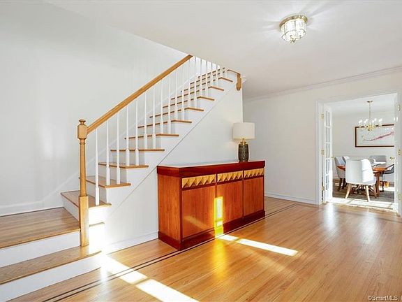 5th image of 33 Woodridge Dr