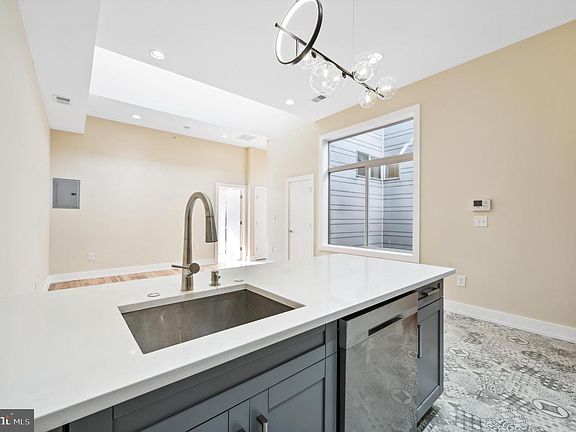 4th image of 2024-26 E Fletcher St #6