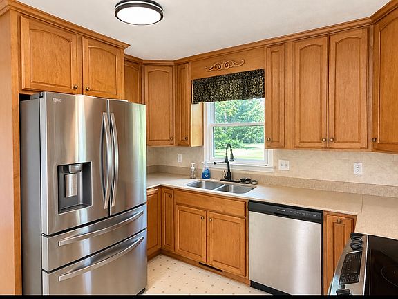 5th image of 105 Horseshoe Dr