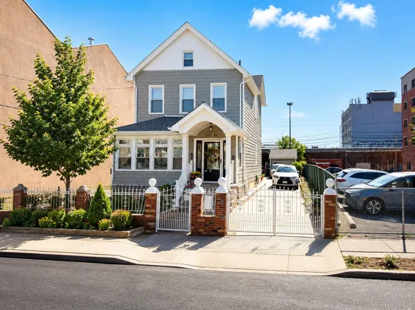 170-16 93rd Ave #2, Jamaica, NY 11433