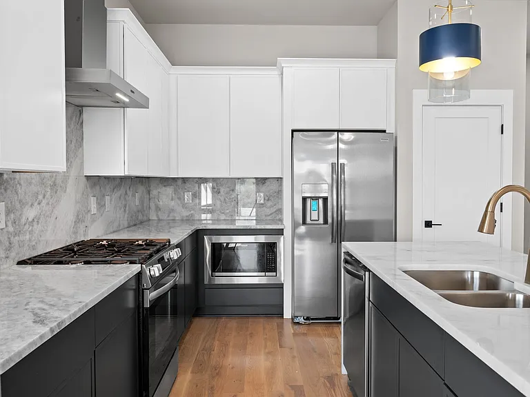 2525 W Heiman St #2525 — Photo 3