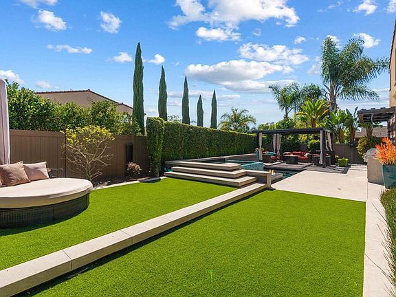 3rd image of 809 Dolphin Cir