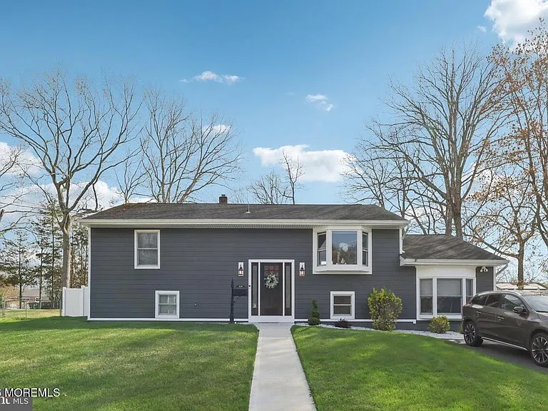 118 Darien Rd — Photo 23