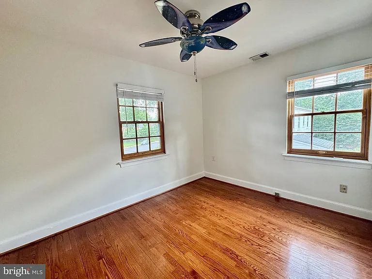 204 S Irving St — Photo 11
