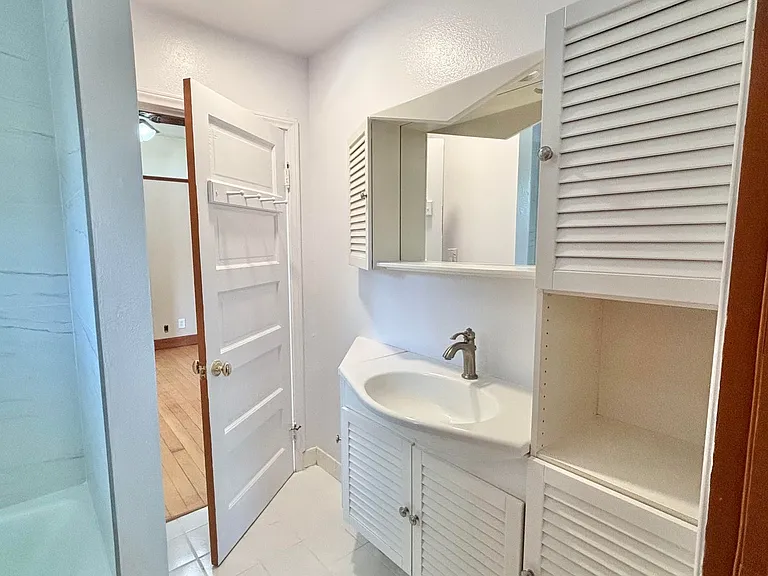 6433 Crescent St — Photo 12